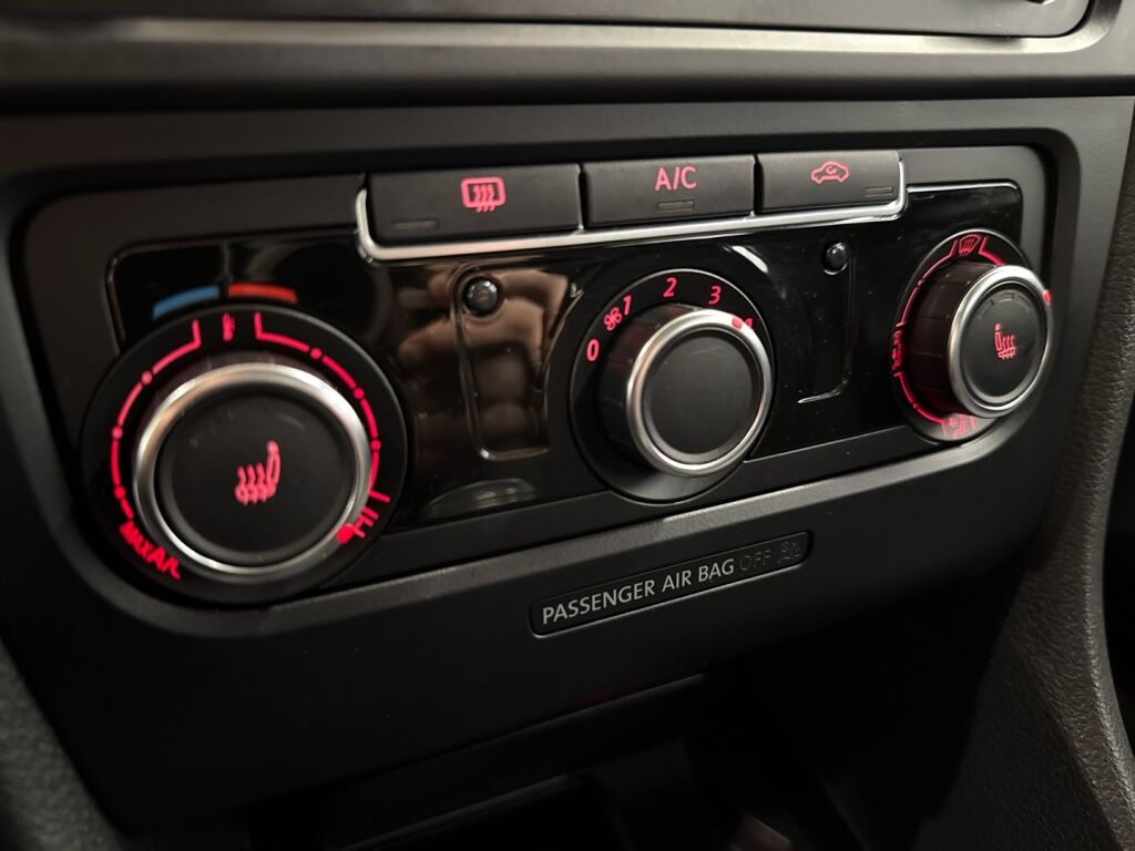 Volkswagen Golf 2012 Musta