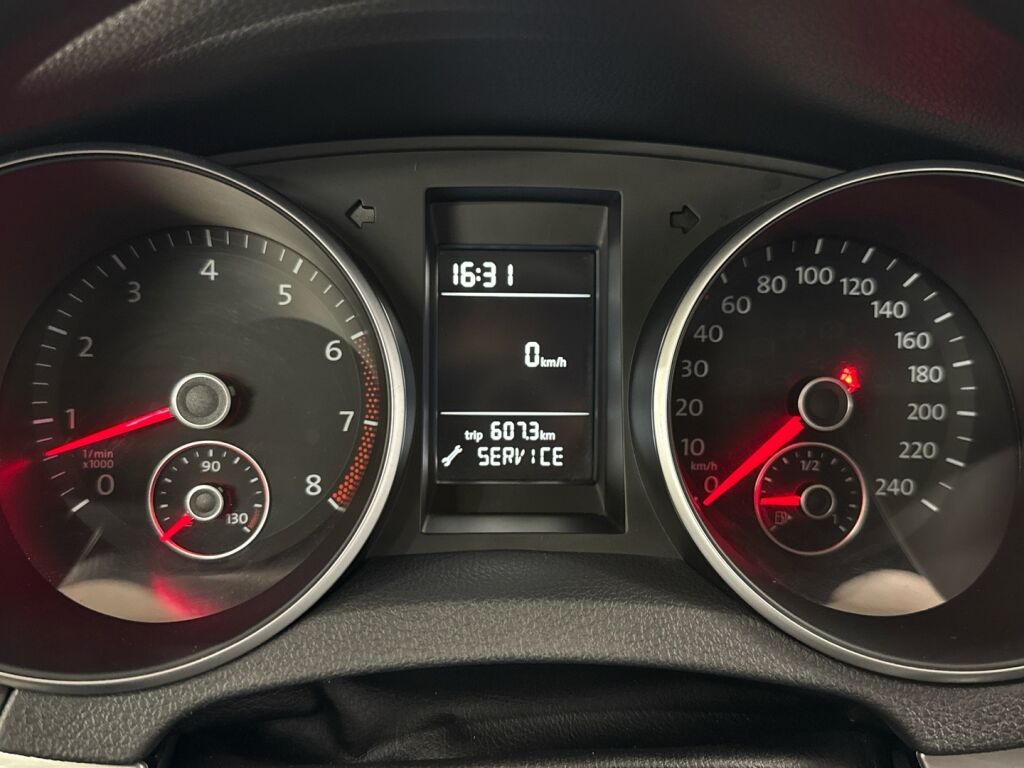 Volkswagen Golf 2012 Musta