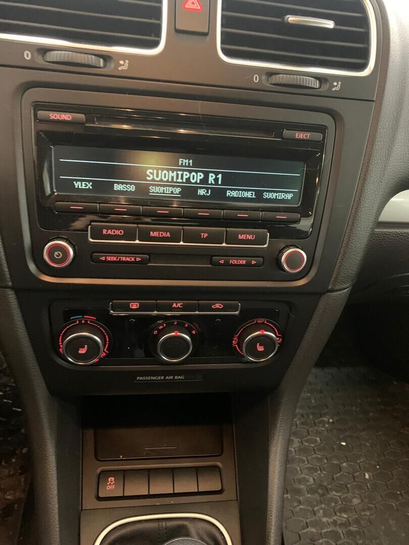 Volkswagen Golf 2012 Musta