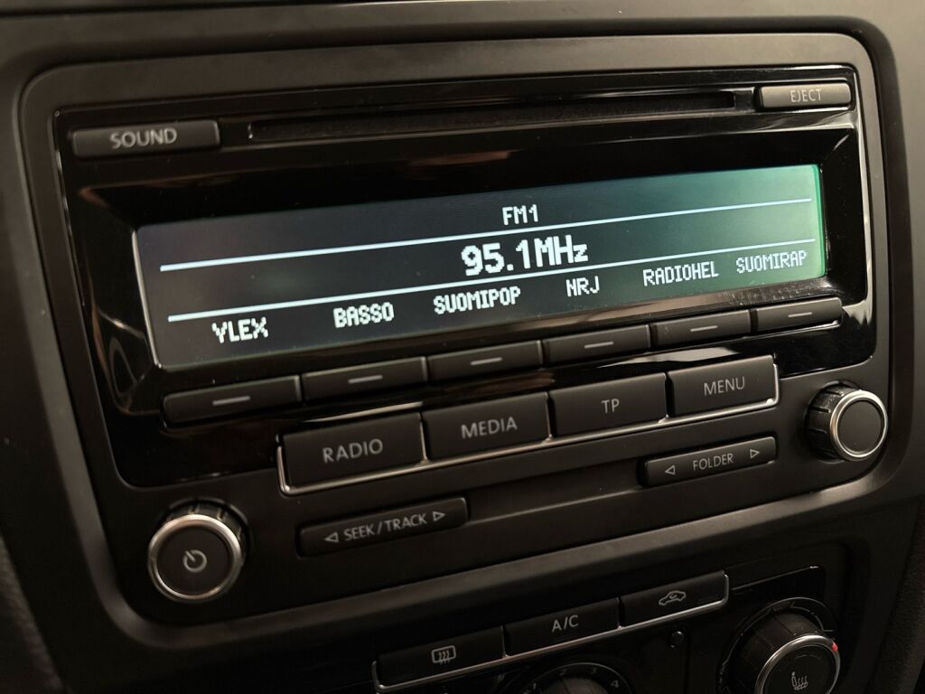 Volkswagen Golf 2012 Musta