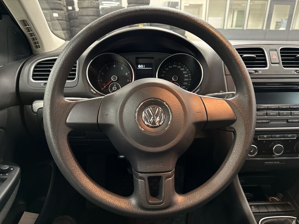Volkswagen Golf 2012 Musta