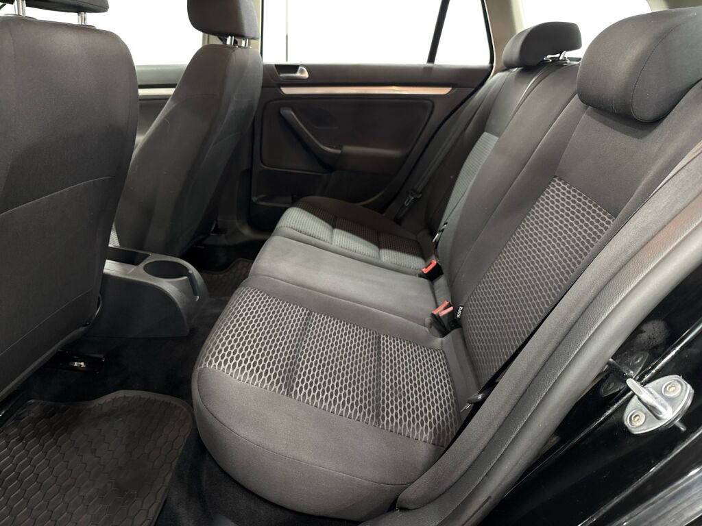 Volkswagen Golf 2012 Musta