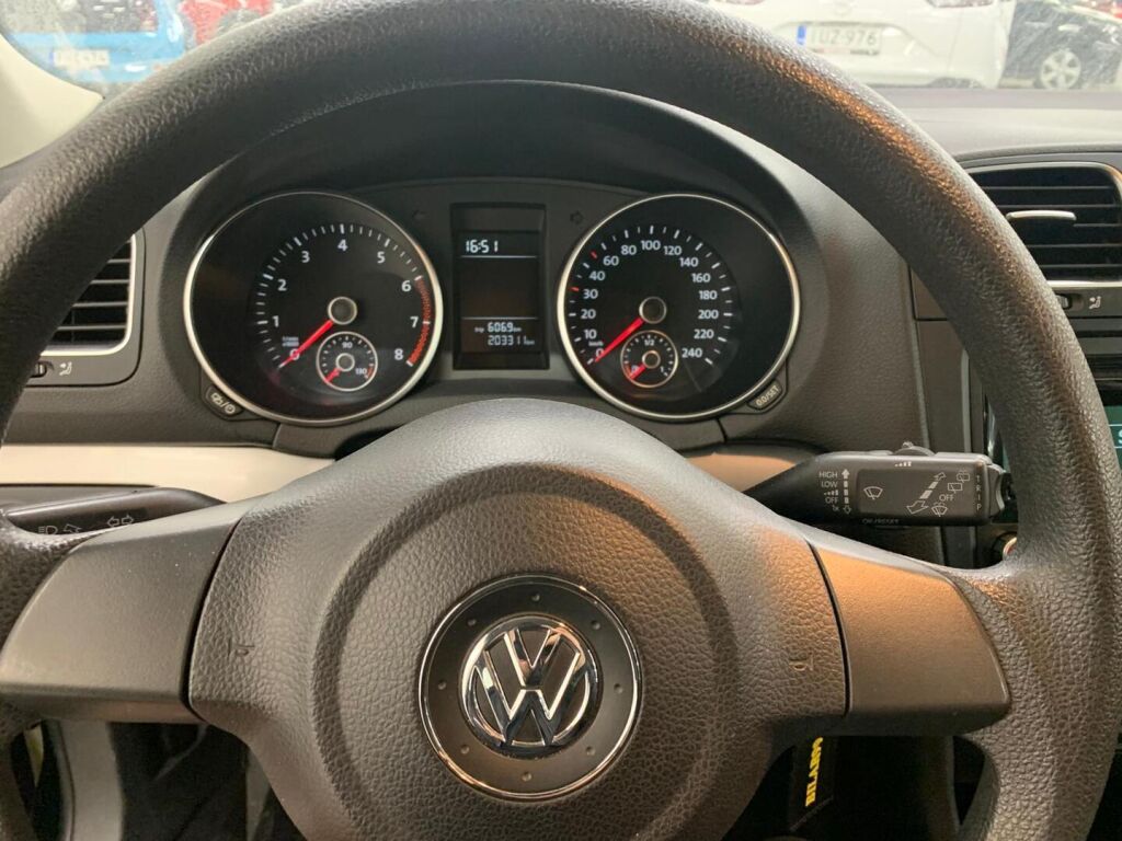 Volkswagen Golf 2012 Musta