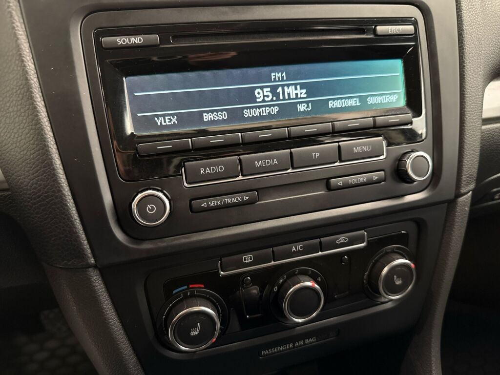 Volkswagen Golf 2012 Musta