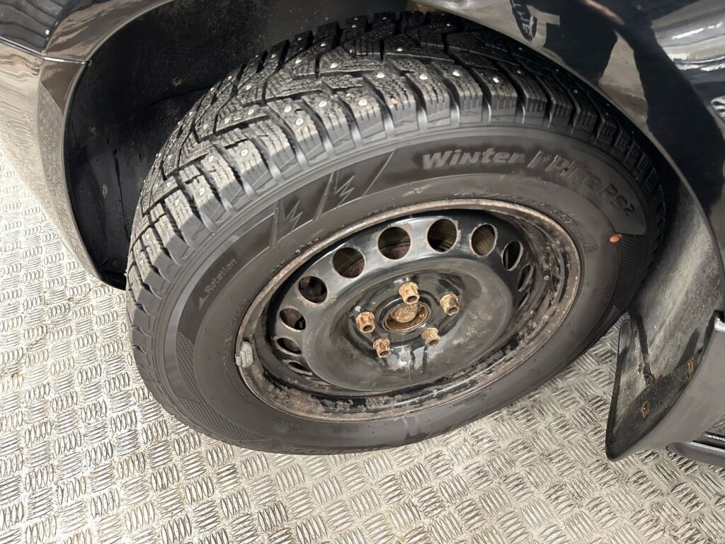 Volkswagen Golf 2012 Musta