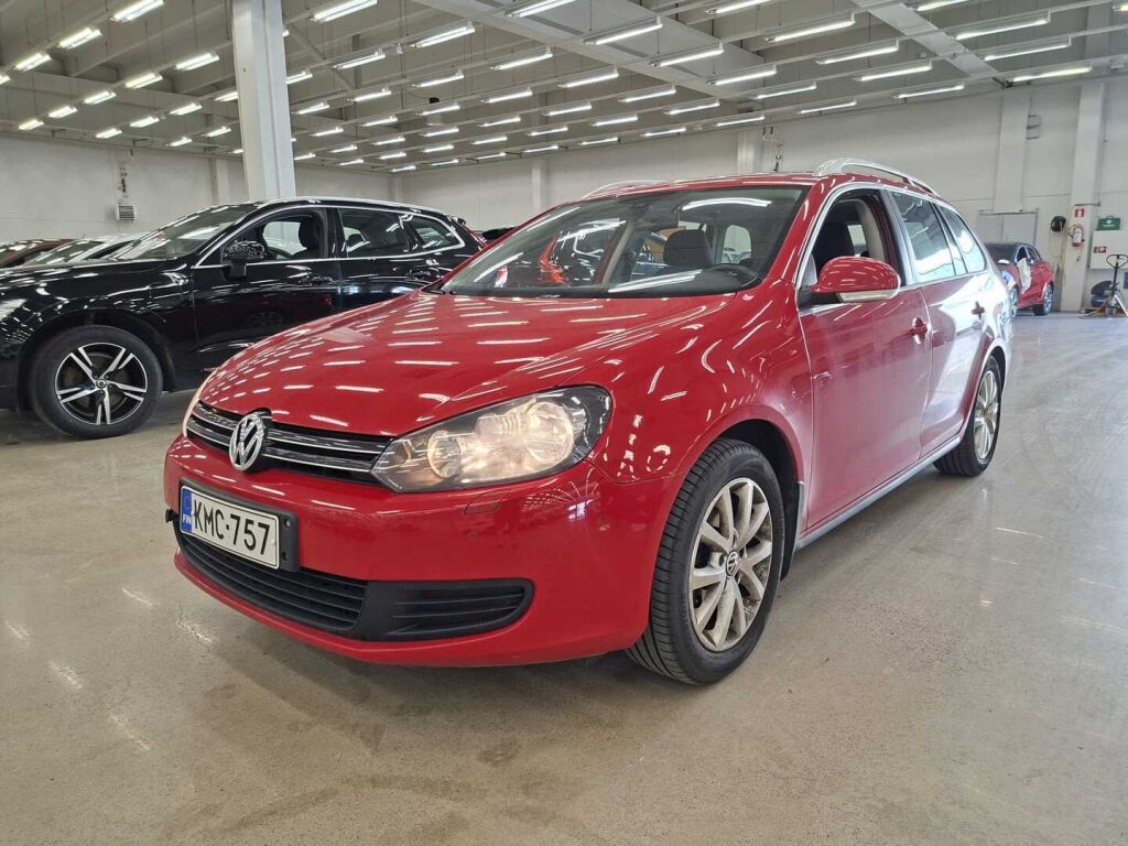 Volkswagen Golf 2012 Punainen