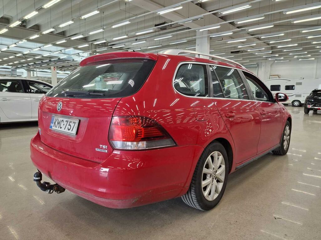 Volkswagen Golf 2012 Punainen