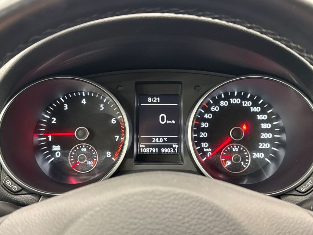 Volkswagen Golf 2012 Punainen