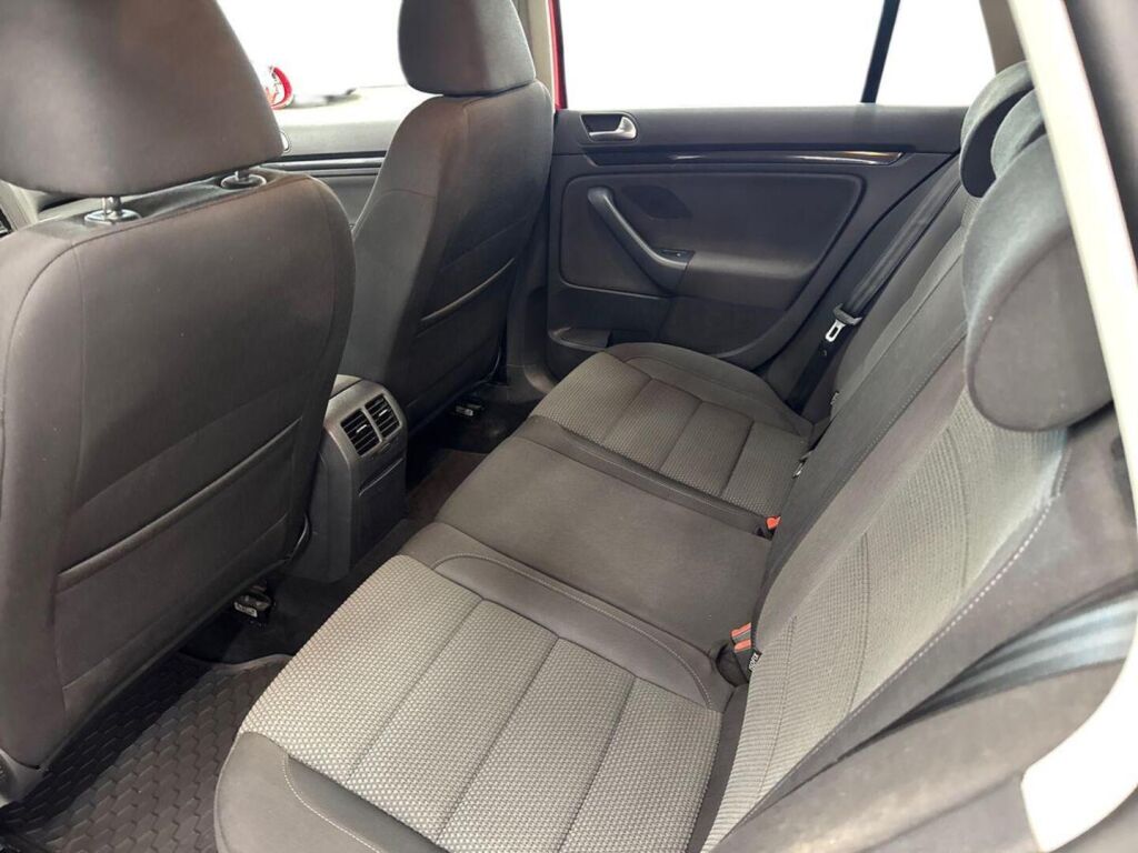 Volkswagen Golf 2012 Punainen
