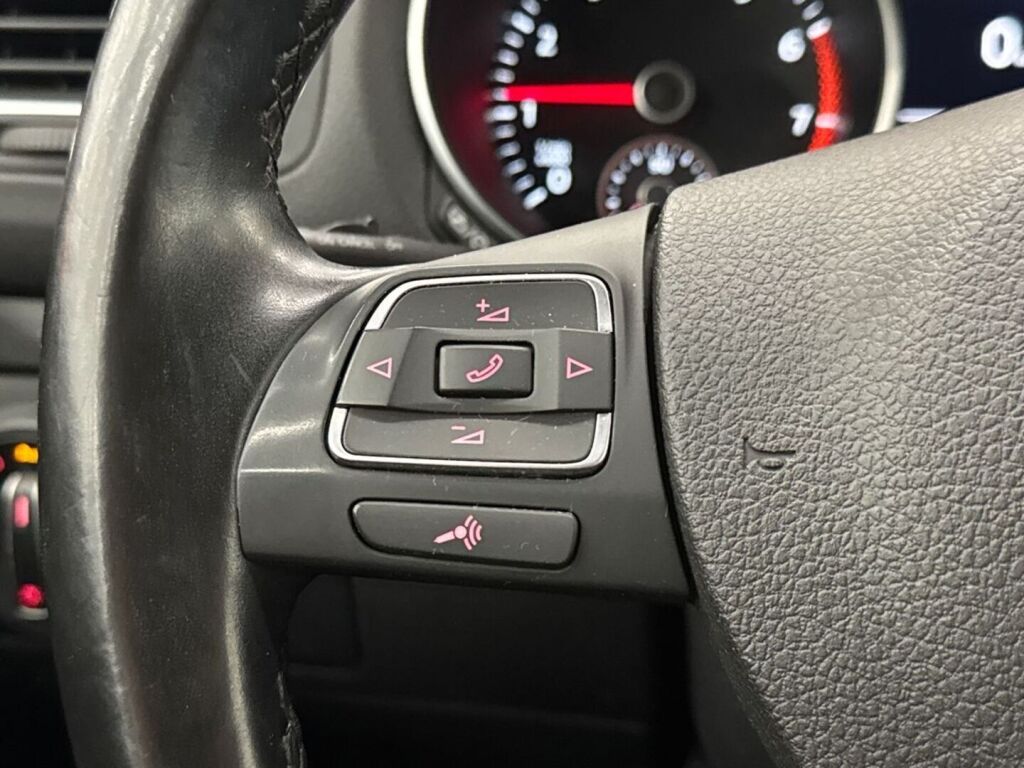 Volkswagen Golf 2012 Punainen