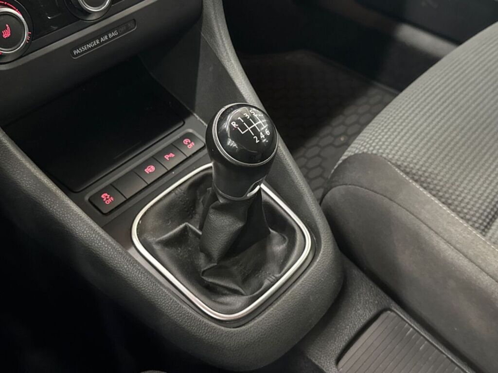Volkswagen Golf 2012 Punainen