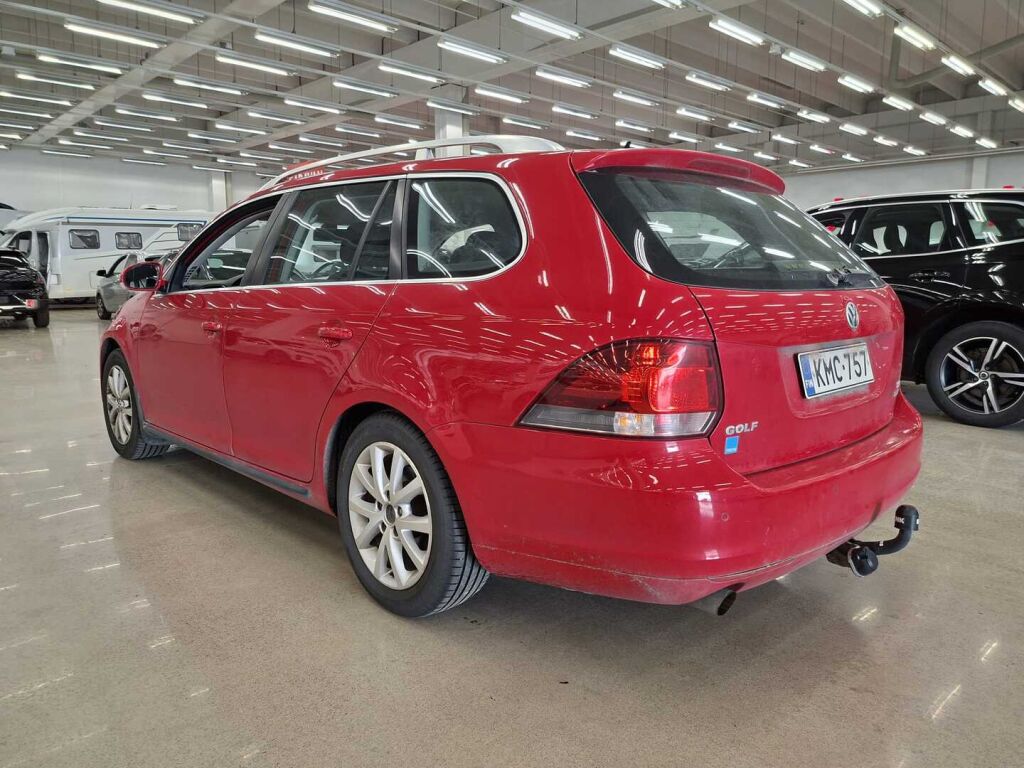 Volkswagen Golf 2012 Punainen