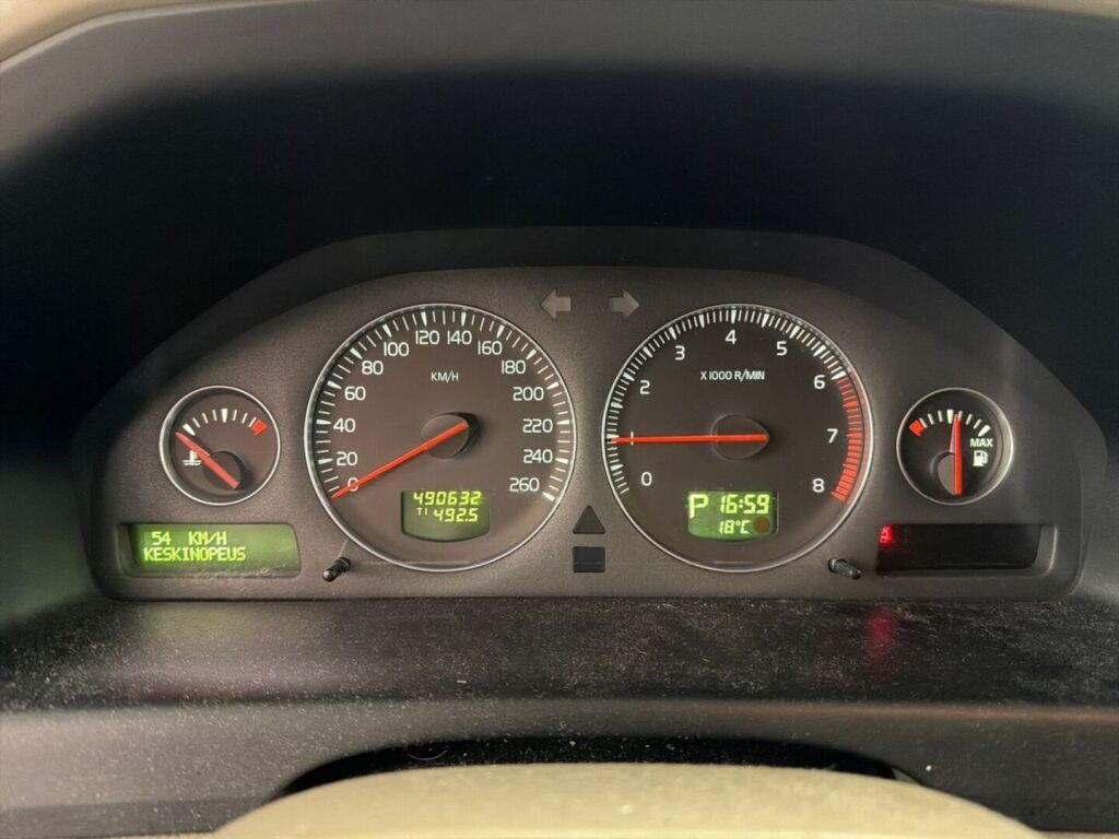 Volvo V70 2005 Harmaa
