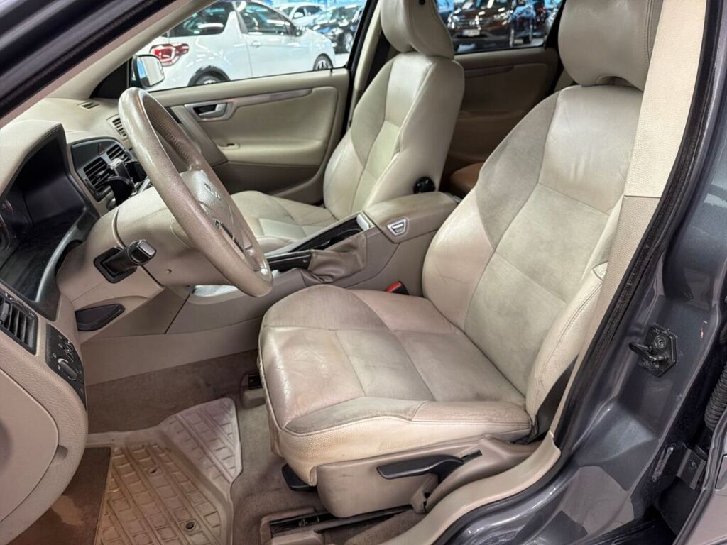 Volvo V70 2005 Harmaa