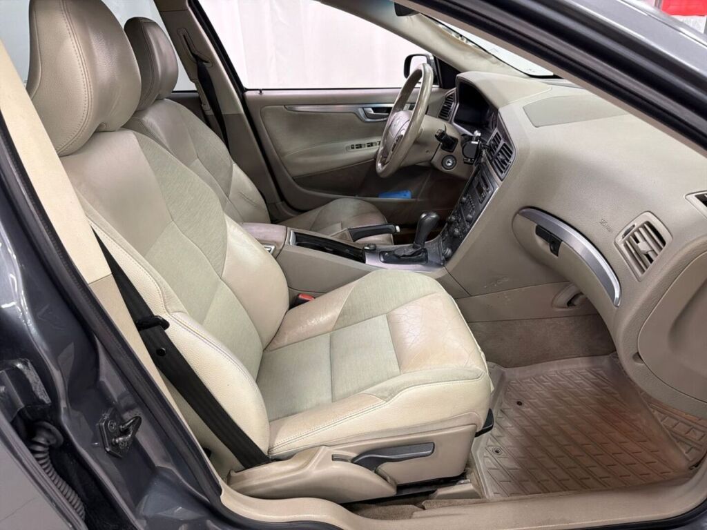 Volvo V70 2005 Harmaa