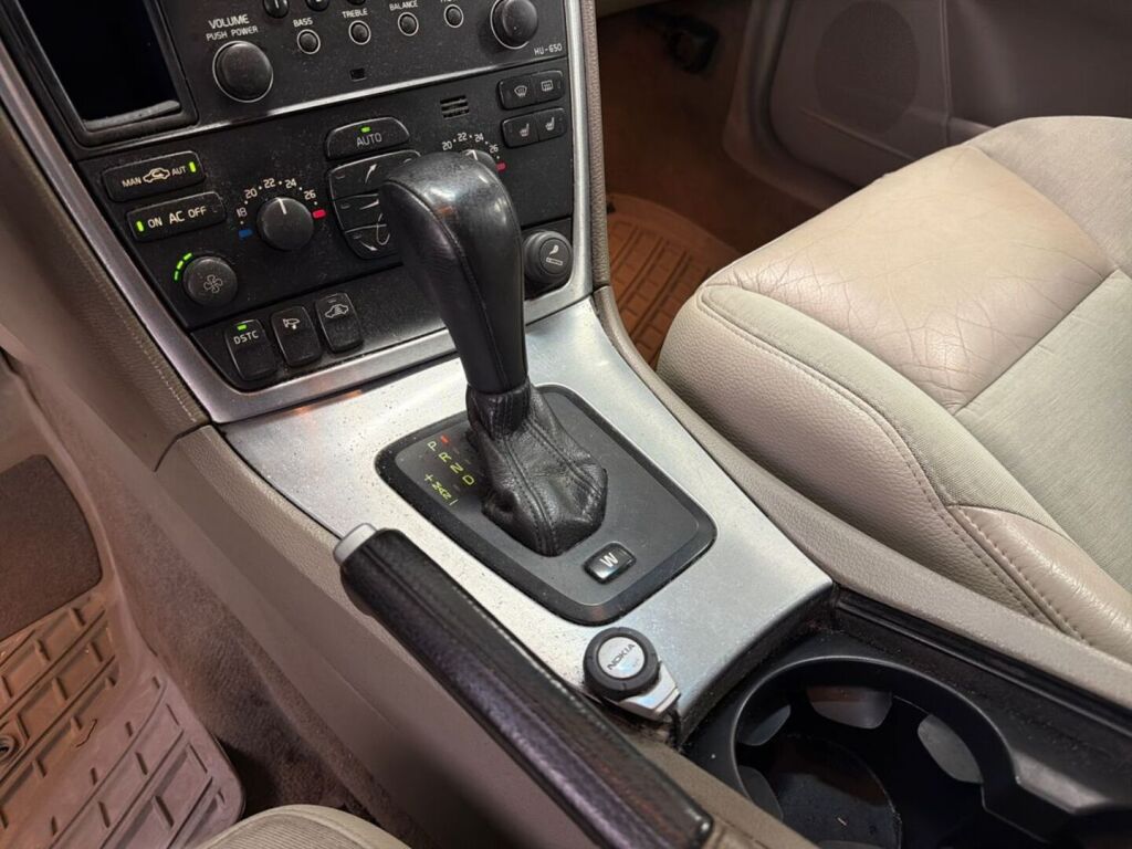 Volvo V70 2005 Harmaa