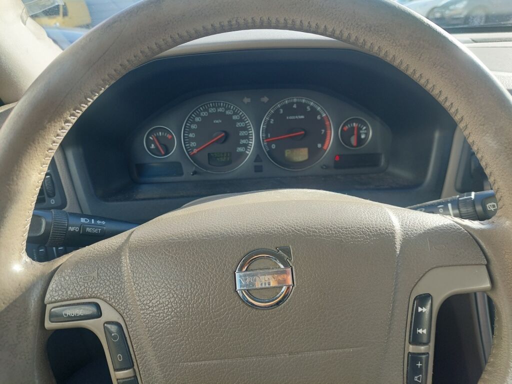 Volvo V70 2005 Harmaa