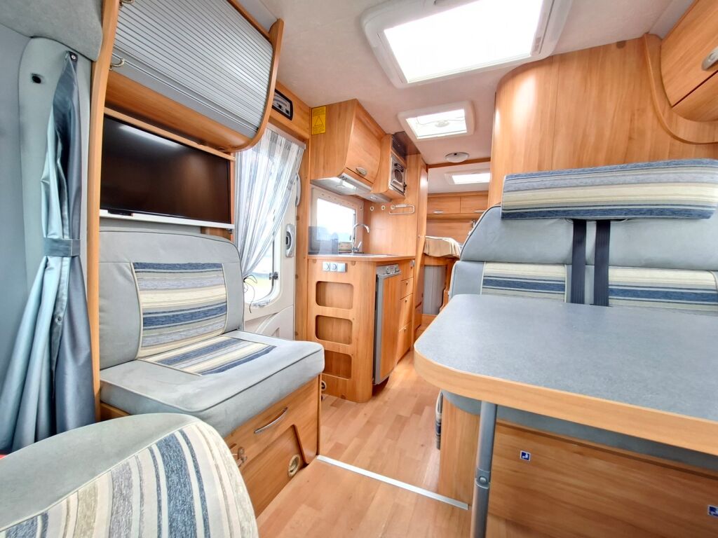 Adria Coral Plus 660 SL 2007 Valkoinen