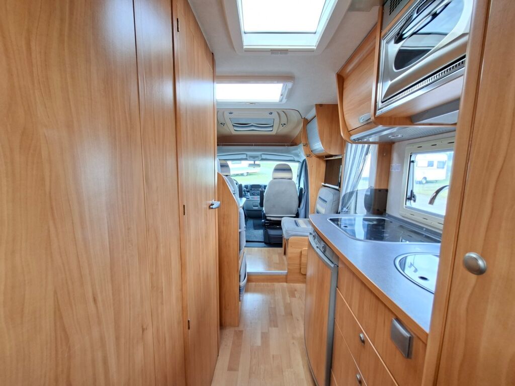 Adria Coral Plus 660 SL 2007 Valkoinen