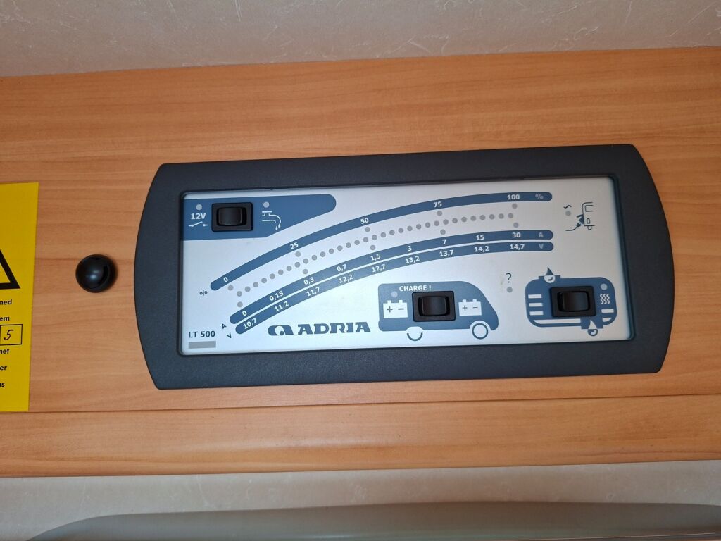 Adria Coral Plus 660 SL 2007 Valkoinen