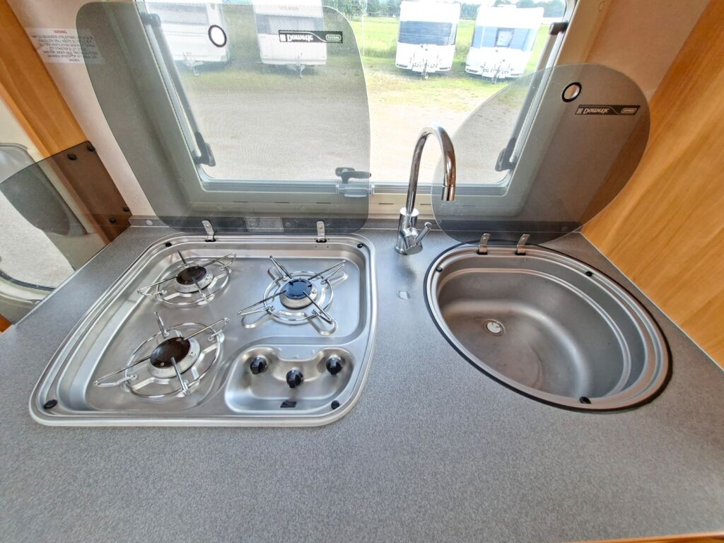 Adria Coral Plus 660 SL 2007 Valkoinen