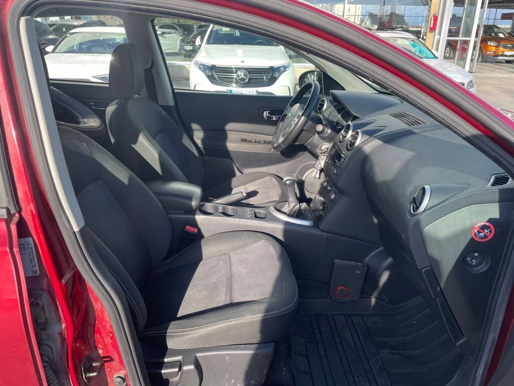 Nissan Qashqai 2012 Punainen