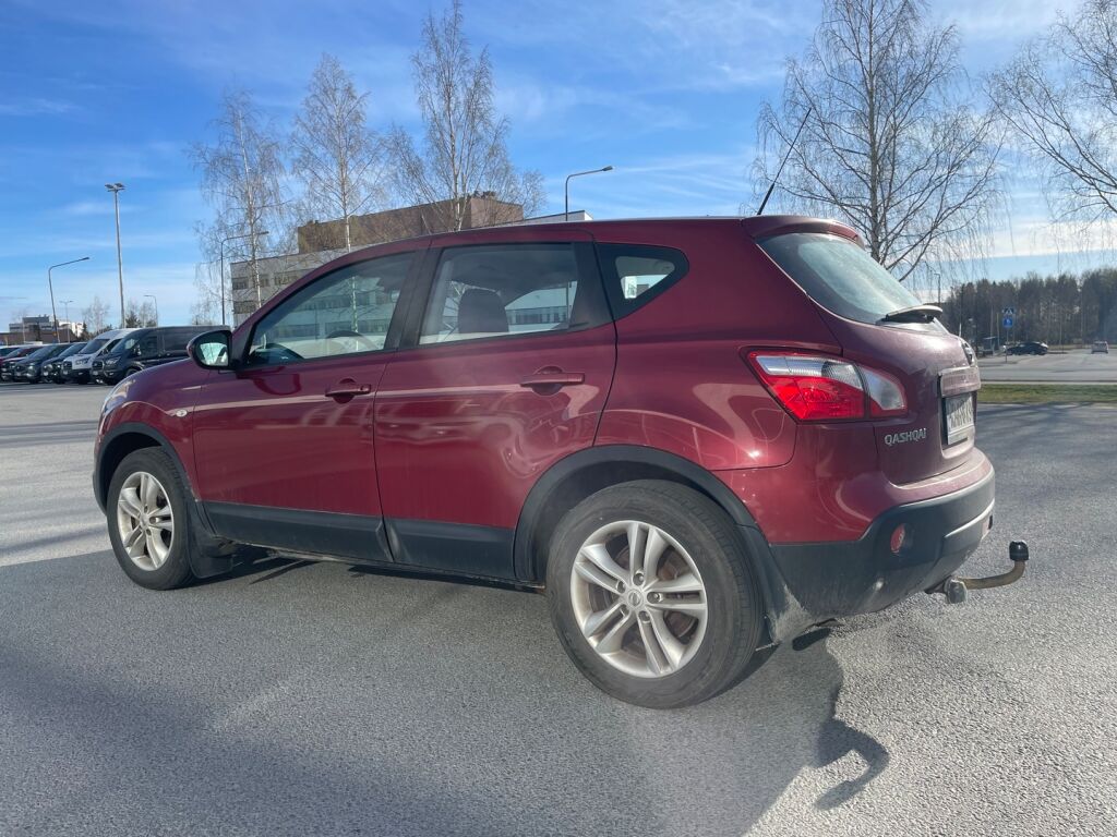 Nissan Qashqai 2012 Punainen