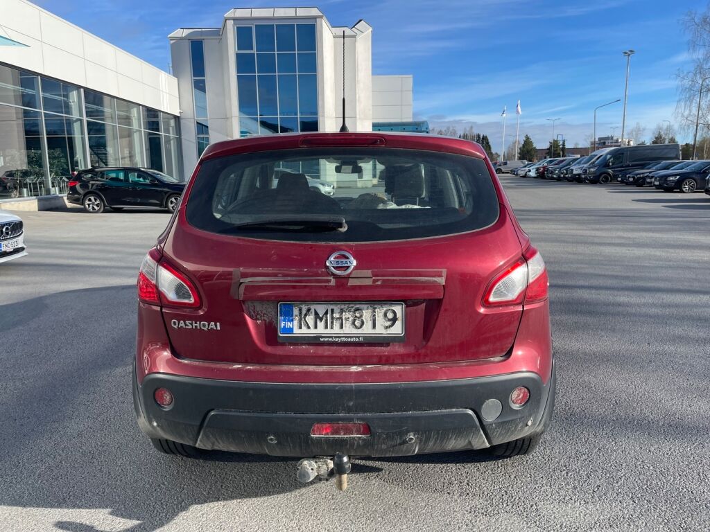 Nissan Qashqai 2012 Punainen