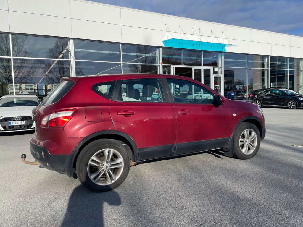 Nissan Qashqai 2012 Punainen
