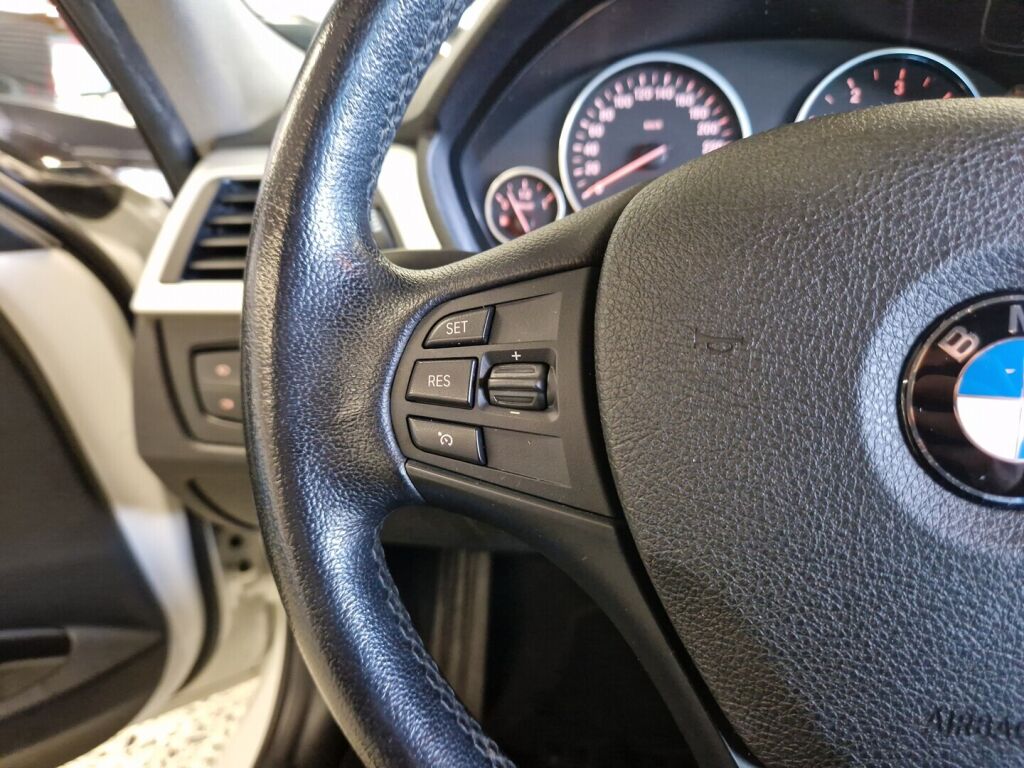 BMW 318 2012 Valkoinen