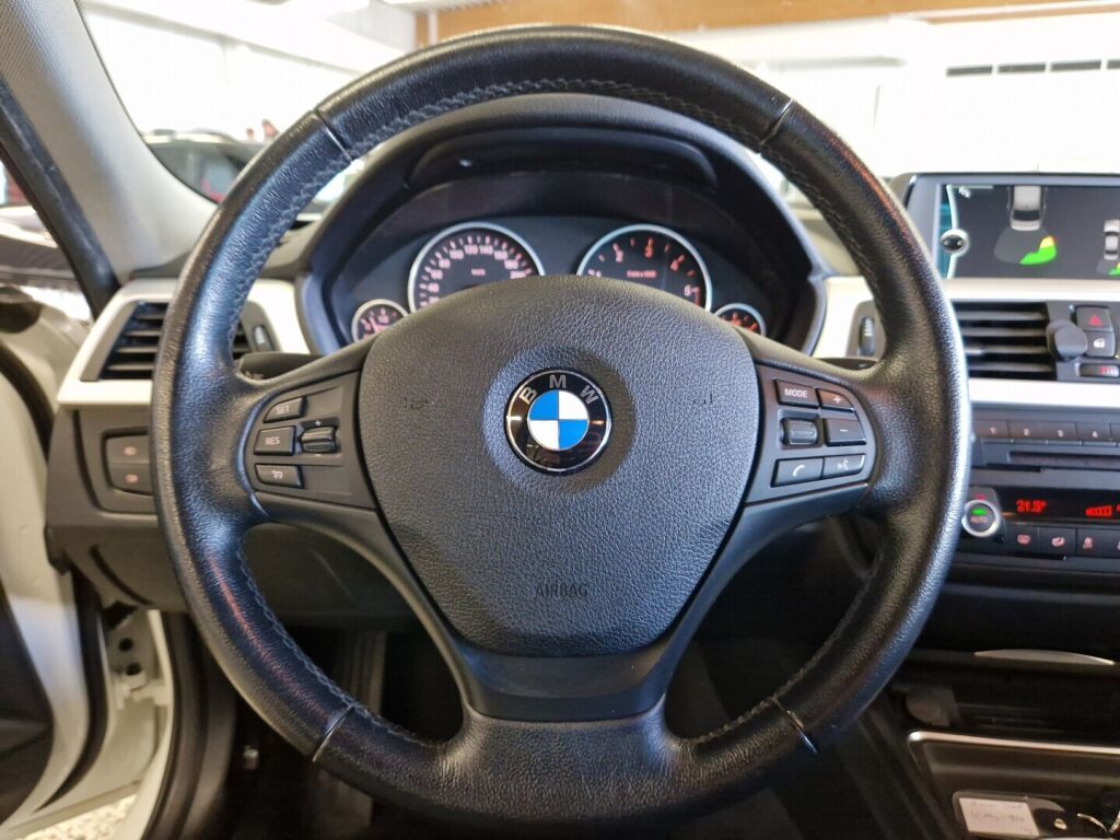 BMW 318 2012 Valkoinen