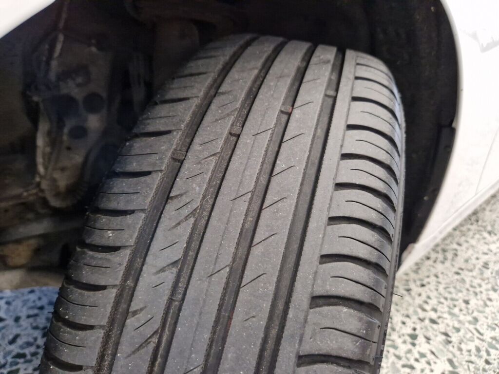 BMW 318 2012 Valkoinen