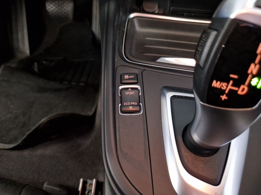 BMW 318 2012 Valkoinen