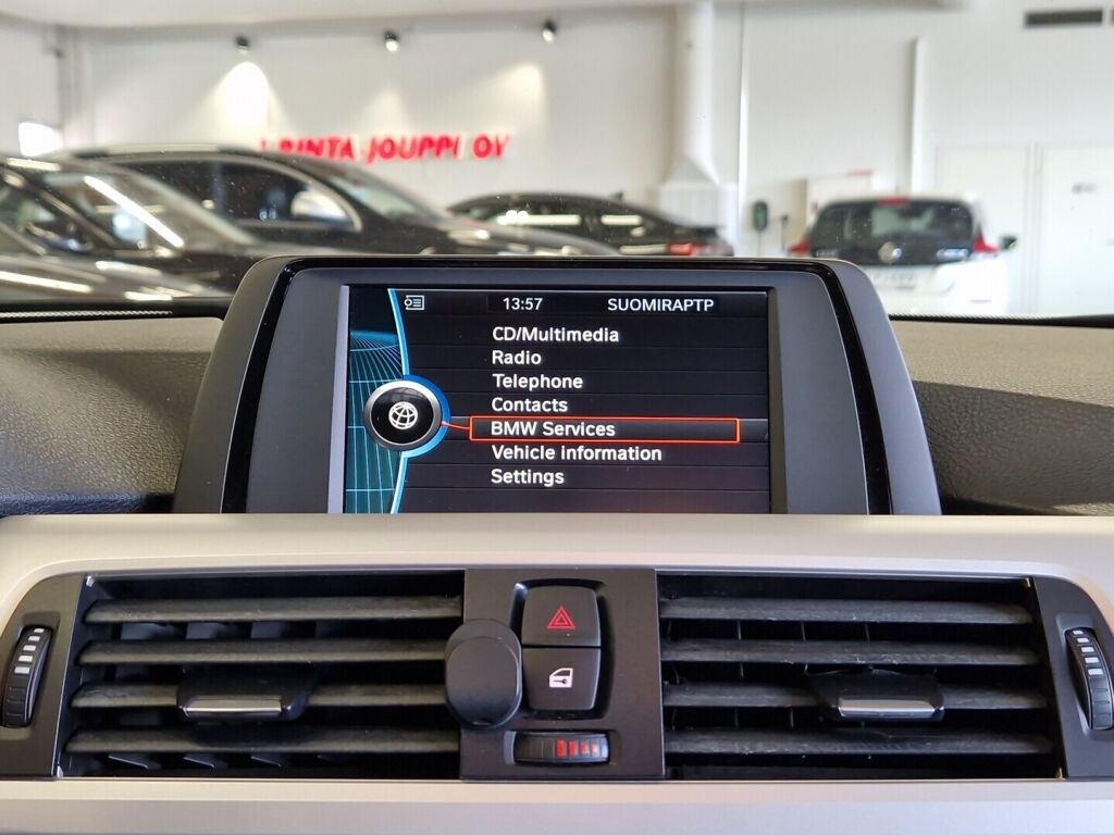 BMW 318 2012 Valkoinen