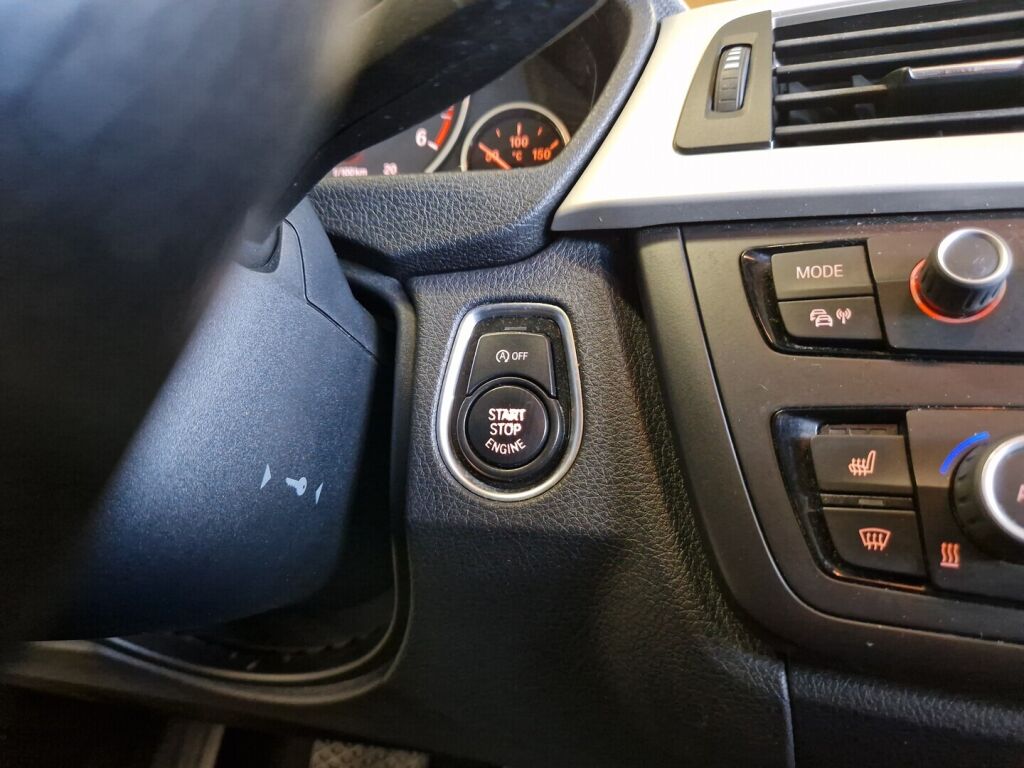 BMW 318 2012 Valkoinen