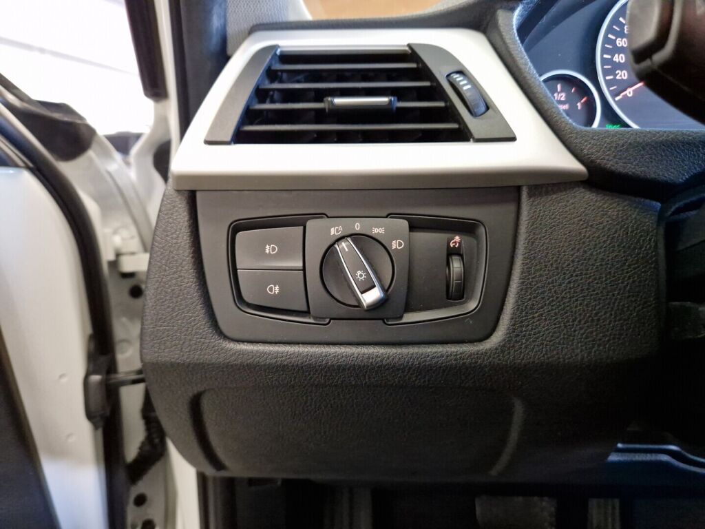 BMW 318 2012 Valkoinen