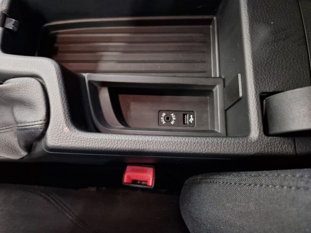 BMW 318 2012 Valkoinen