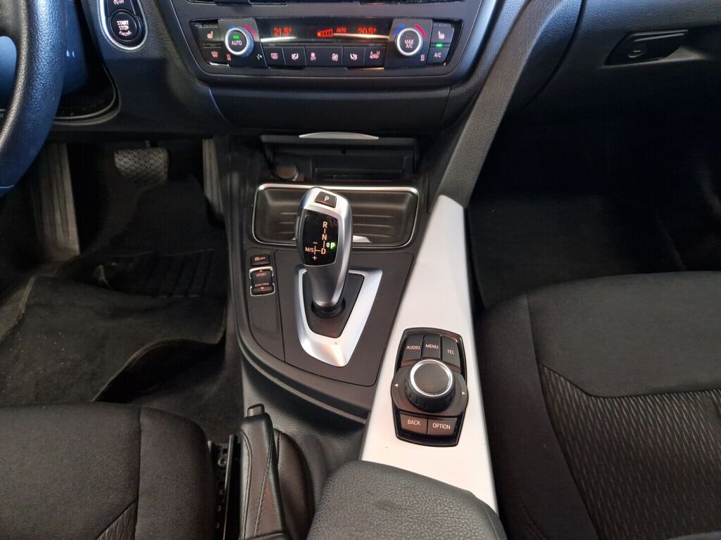 BMW 318 2012 Valkoinen