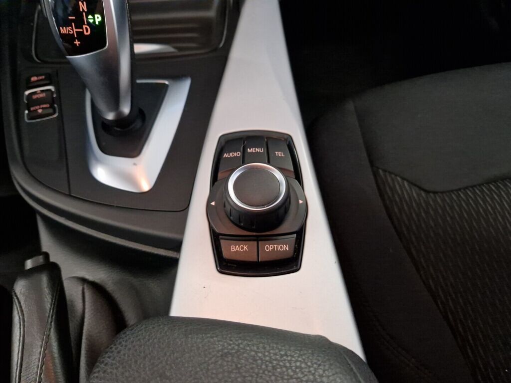 BMW 318 2012 Valkoinen