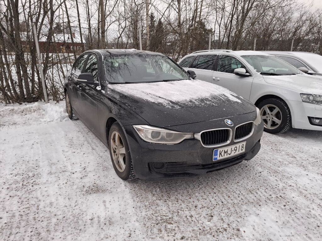 BMW 316 2012 Musta