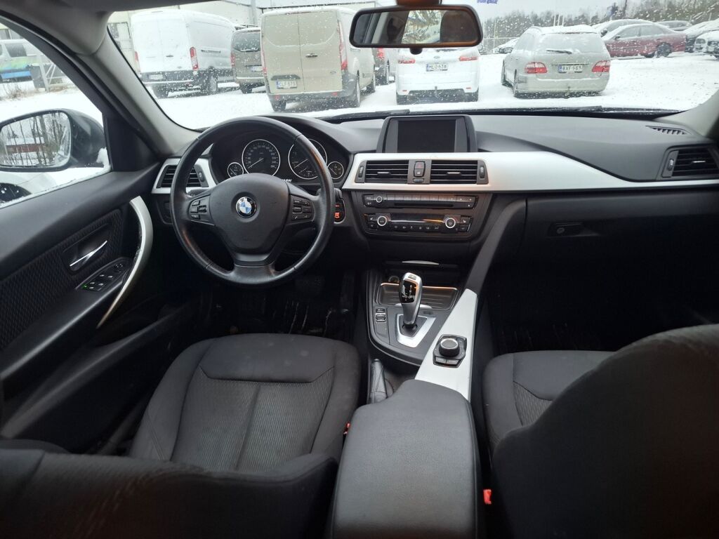 BMW 316 2012 Musta