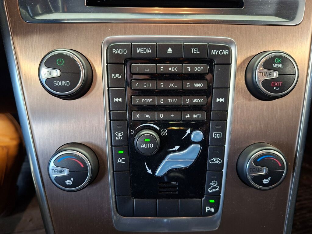 Volvo XC60 2014 Ruskea (beige)