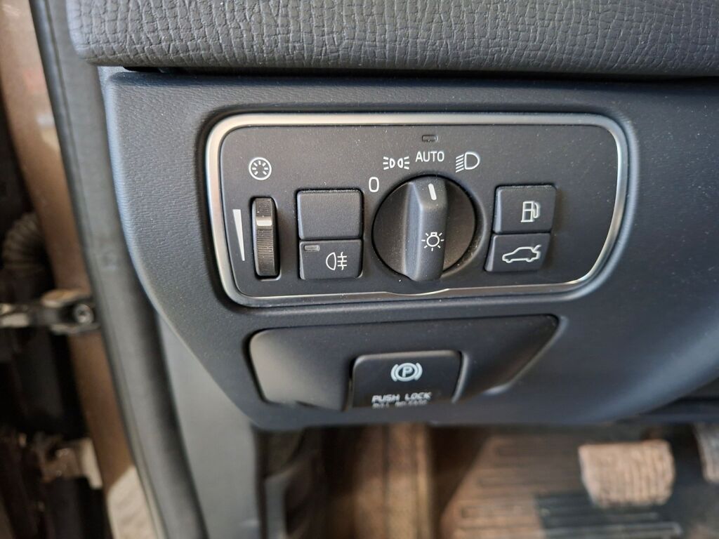 Volvo XC60 2014 Ruskea (beige)