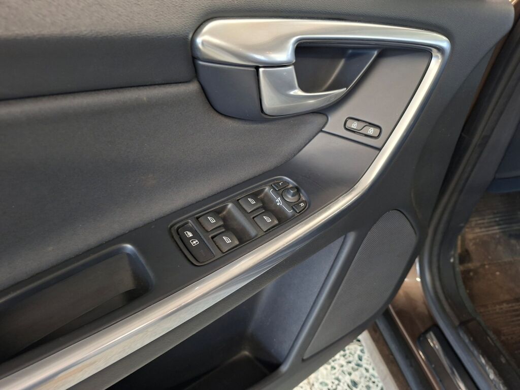 Volvo XC60 2014 Ruskea (beige)