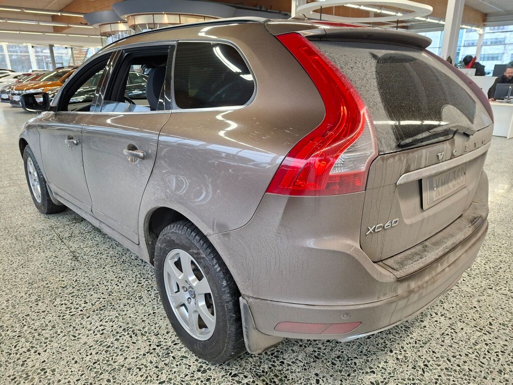 Volvo XC60 2014 Ruskea (beige)