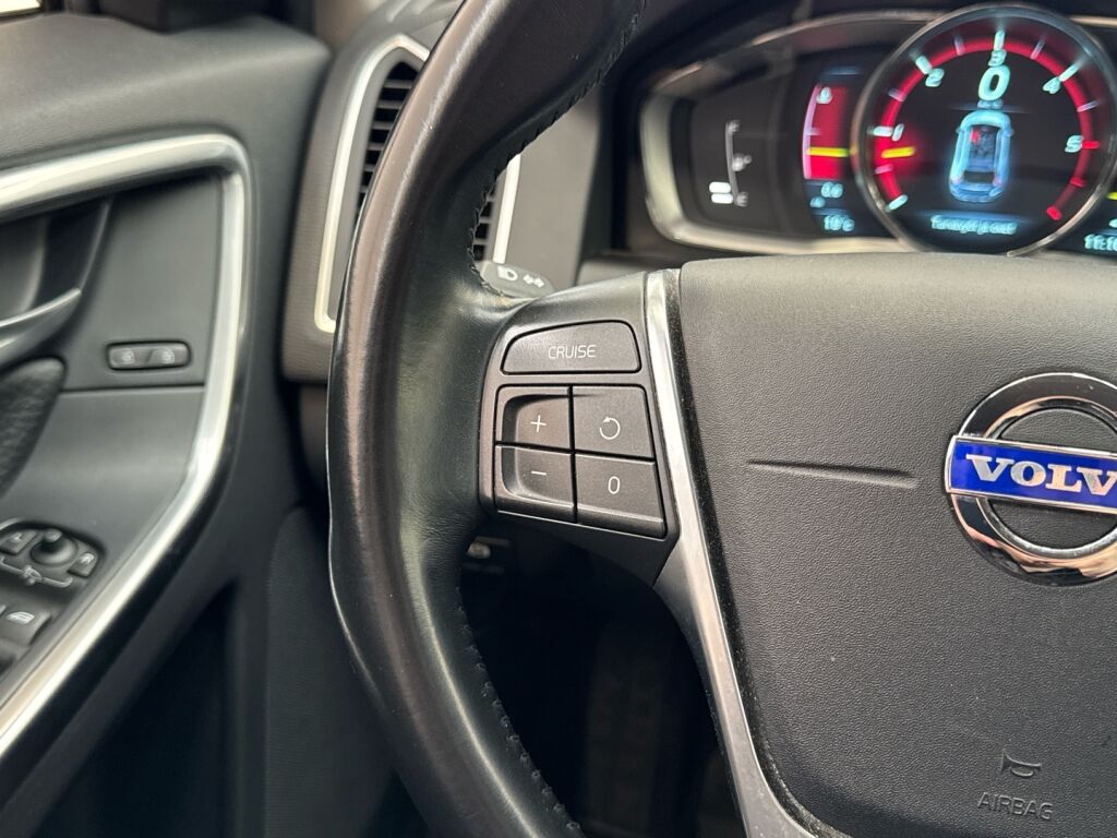 Volvo XC60 2014 Ruskea (beige)