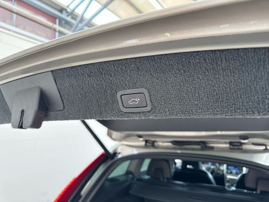 Volvo XC60 2014 Ruskea (beige)