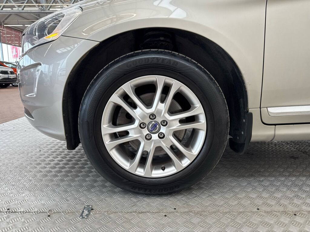 Volvo XC60 2014 Ruskea (beige)