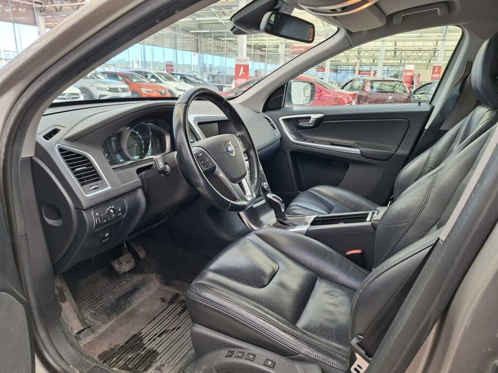Volvo XC60 2013 Ruskea (beige)