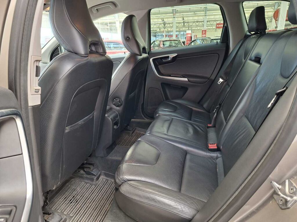 Volvo XC60 2013 Ruskea (beige)